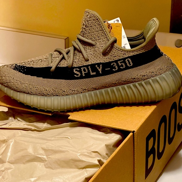 Gray Yeezy’s size 9 men - Picture 1 of 3